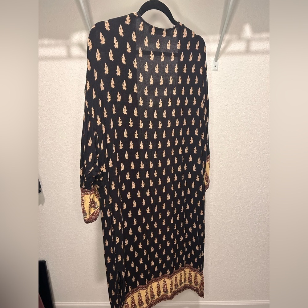 Zara Long Sleeve Kimono - Picture 2 of 5